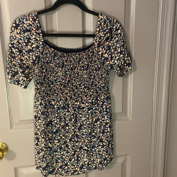 Isabel Maternity Women’s Size Medium Short Sleeve Smocked Top - Picture 1 of 11